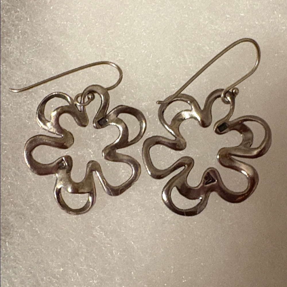 Silpada Silver Flower Earrings - Picture 2 of 3